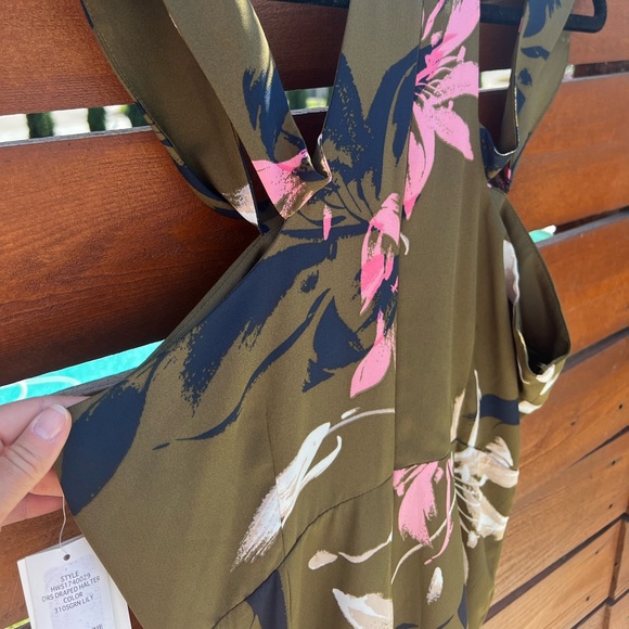 Gorgeous Halston dress! NWT. Size 14. - Picture 10 of 15